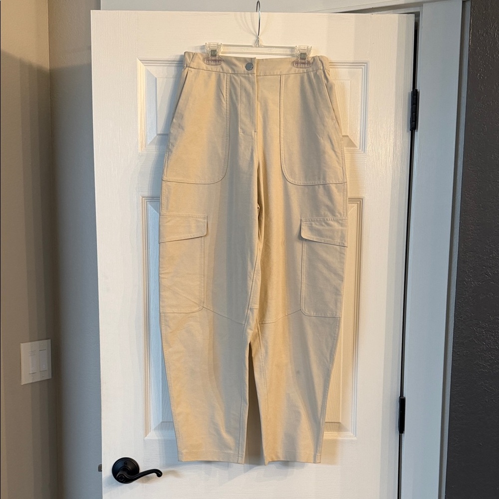 Lululemon Light Utilitech Cargo Pocket high rise Pant